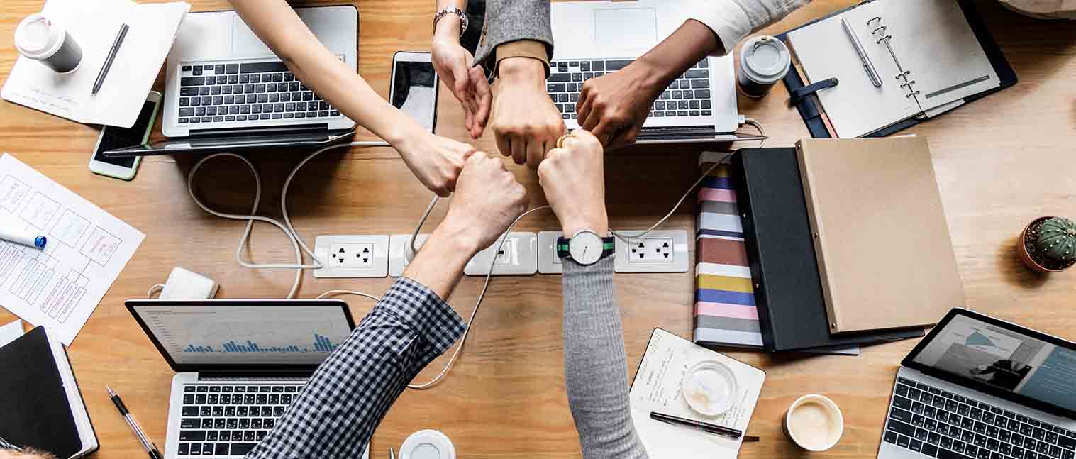 custom-kitchen-cabinet-team